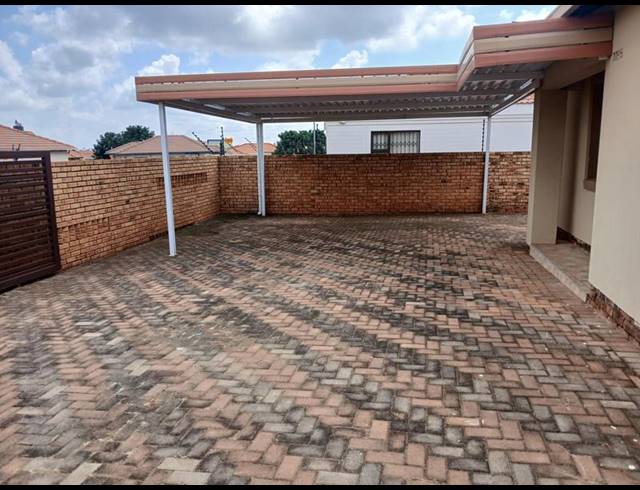 3 BEDROOM HOUSE FOR SALE IN THE ORCHARDS